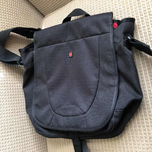Victorinox Bags Victorinox Swiss Army Black Messenger Bag Poshmark